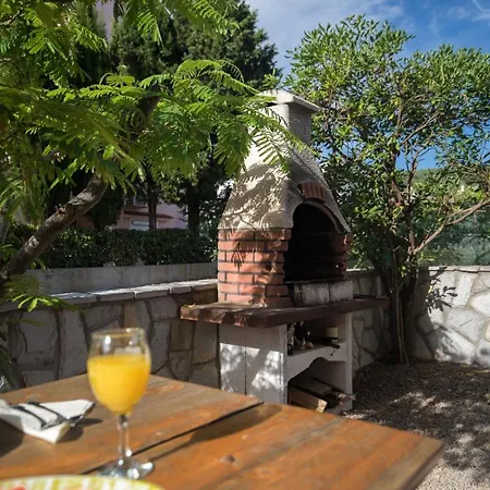 Mirjana * Location And Close To Apartment *