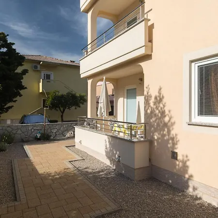 Mirjana * Location And Close To Apartment
