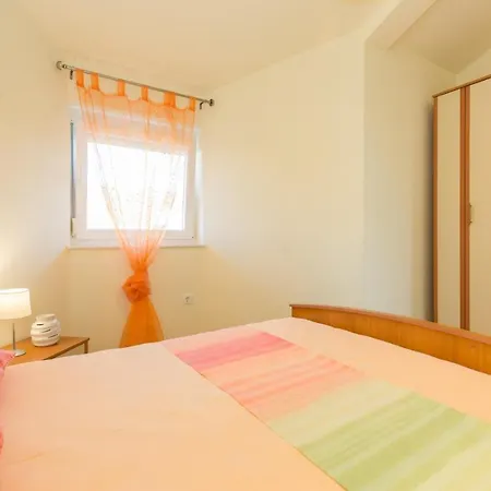 Mirjana * Location And Close To Apartment *
