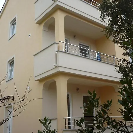 Mirjana * Location And Close To Apartment *