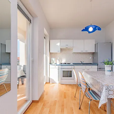 Mirjana * Location And Close To Apartment *