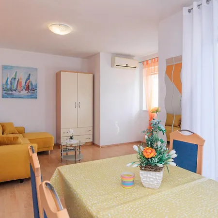 Mirjana * Location And Close To Apartment