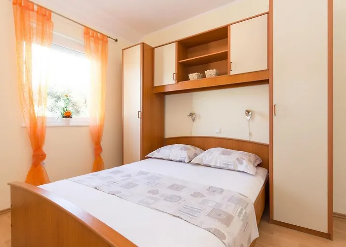 Mirjana * Location And Close To * 푸나트